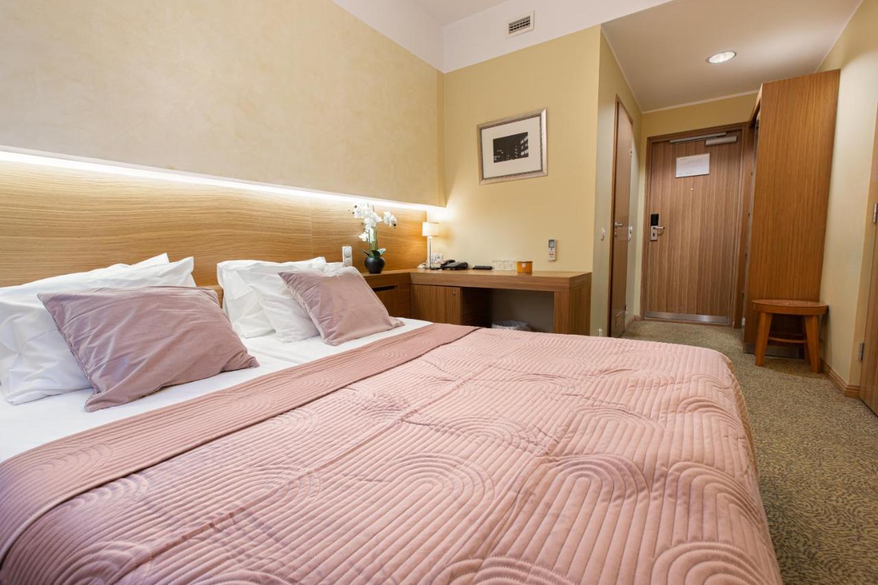 โฮเต็ล เบิร์น บาย ทาลลินน์โฮเต็ล Hotel ภายนอก รูปภาพ