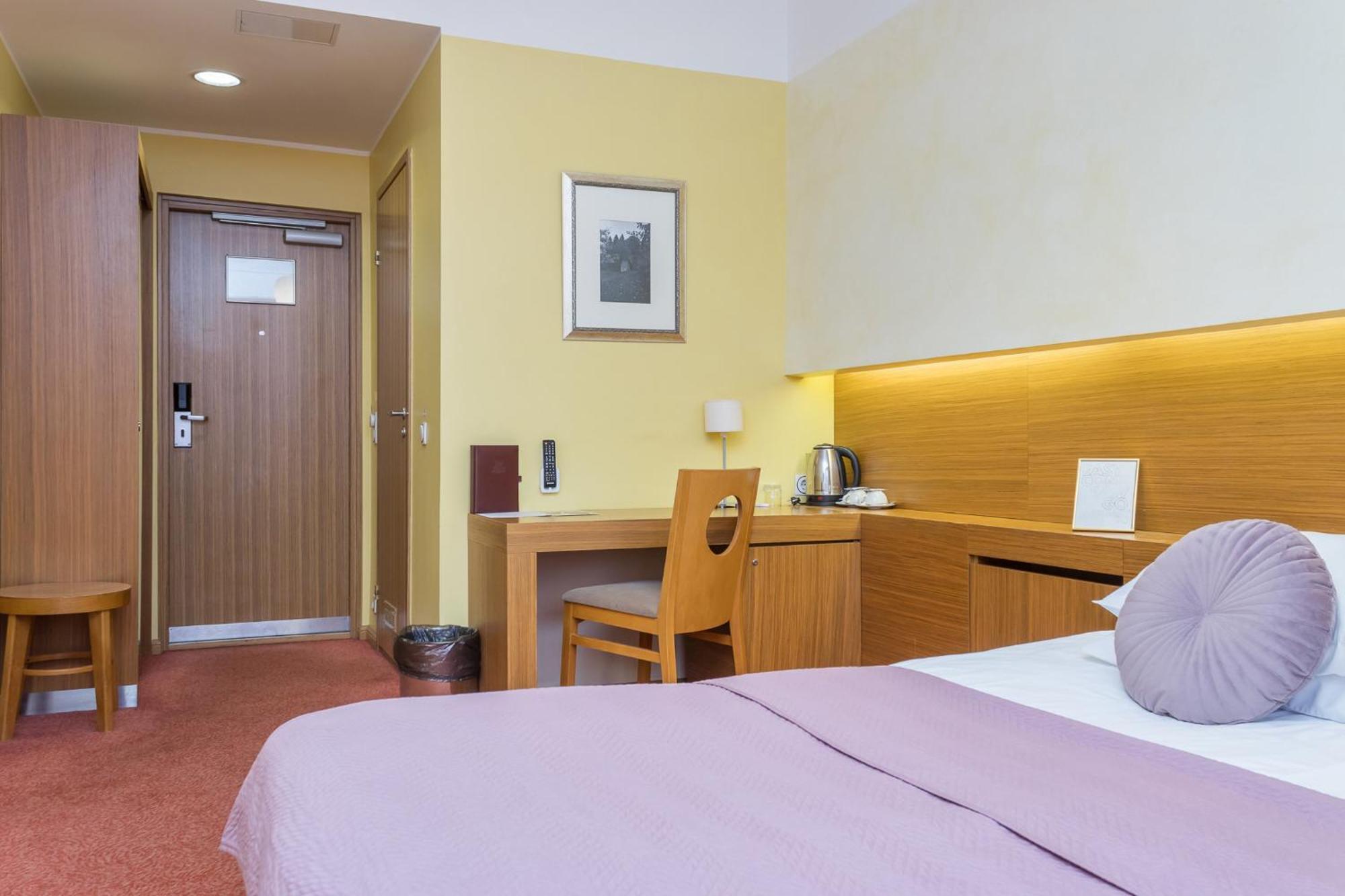 โฮเต็ล เบิร์น บาย ทาลลินน์โฮเต็ล Hotel ภายนอก รูปภาพ
