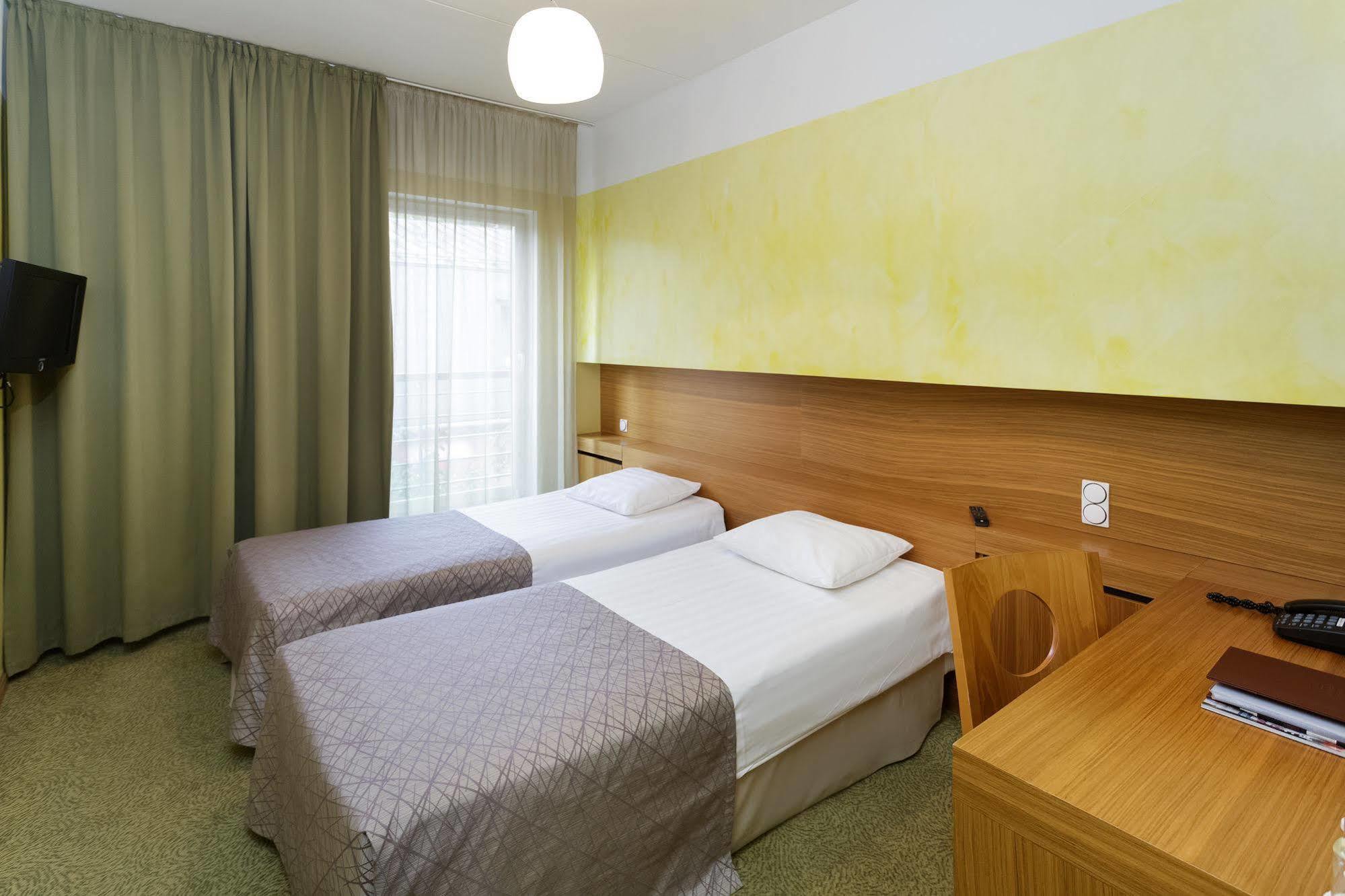 โฮเต็ล เบิร์น บาย ทาลลินน์โฮเต็ล Hotel ภายนอก รูปภาพ